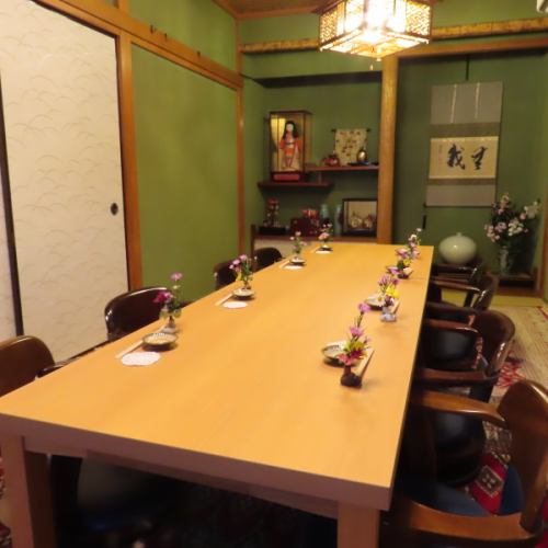 椅子席で足元も楽々です♪