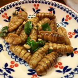 ゲテモノ蚕の青葱炒め