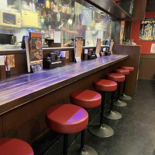 ≪One person welcome≫ Counter seats are also available.This is the perfect seat for a single person, or for a small group of people♪It's a seat where you can enjoy the sound of the kitchen right in front of you!