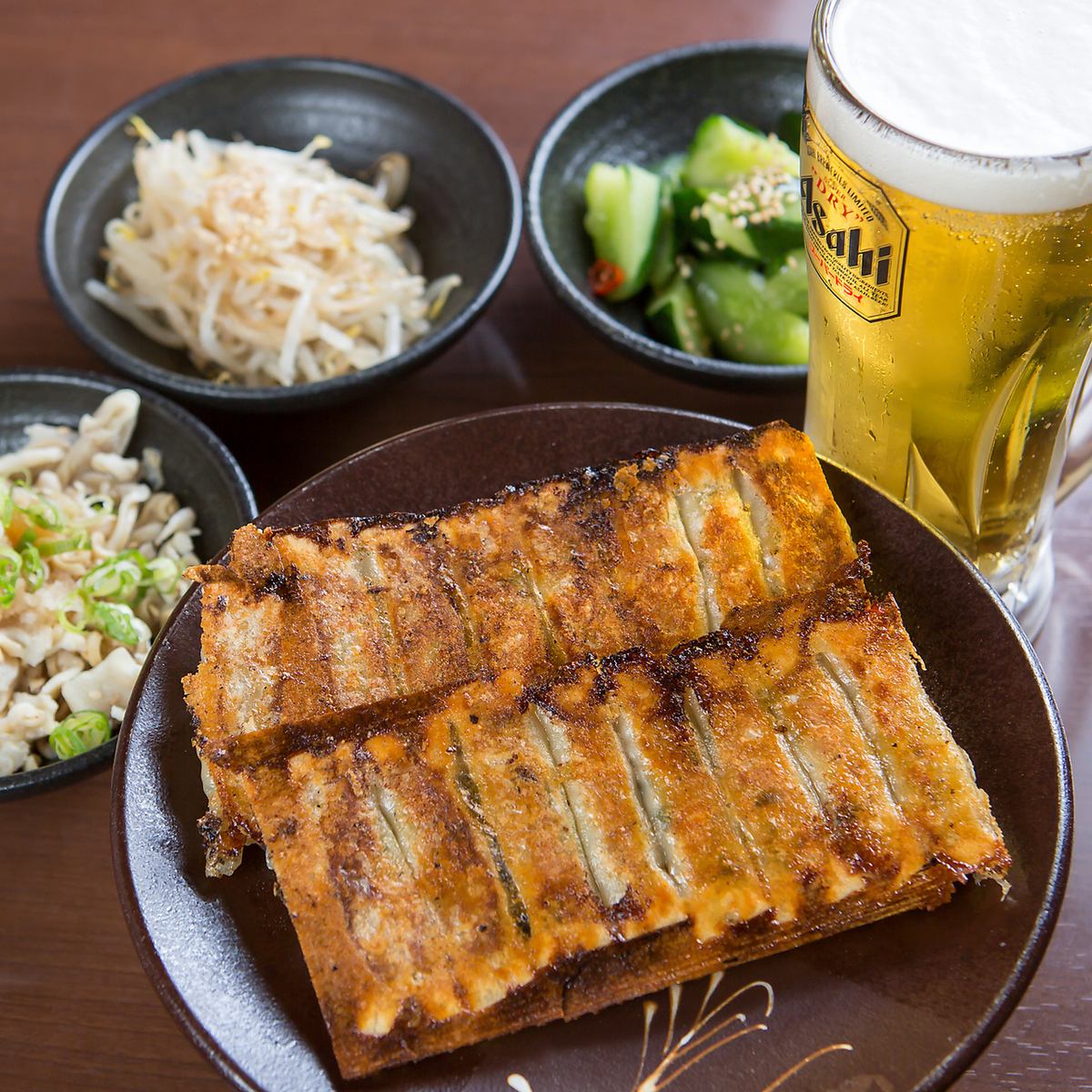 <The Third Building> Gyoza and beer! Enjoy from lunchtime ◎