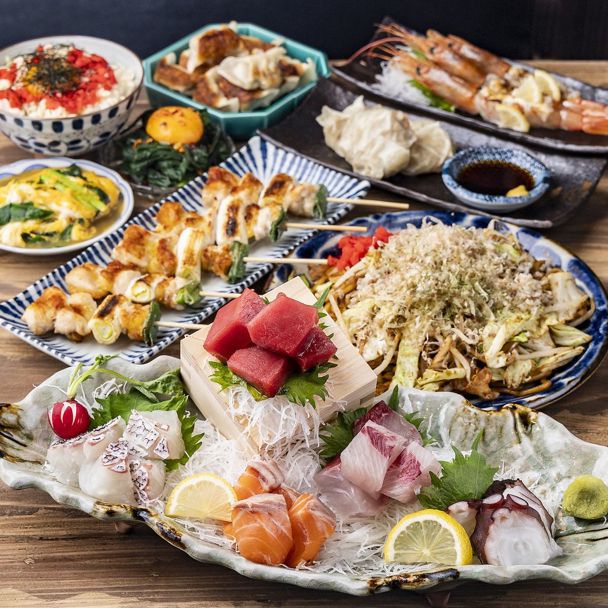 轻松热闹的氛围！尽情享用烤串和铁板烧。