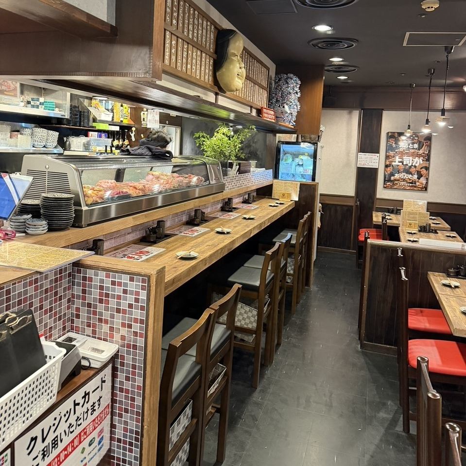 吧台座位可选 ◎ 非常适合独自用餐者或小型团体！