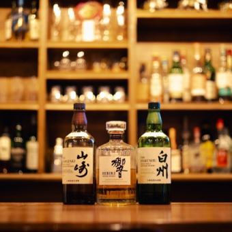人気の国産ウイスキー「響」「山崎」「白州」なども取り揃えてお待ちしております。シェーカーを振る音やステアの音、氷が奏でる音など、魅惑の音色たちに心躍らせながら、作り立てのお酒が楽しめる素敵なカウンター席は、大変人気のお席となっております。特別な時間はぜひカウンター席で。