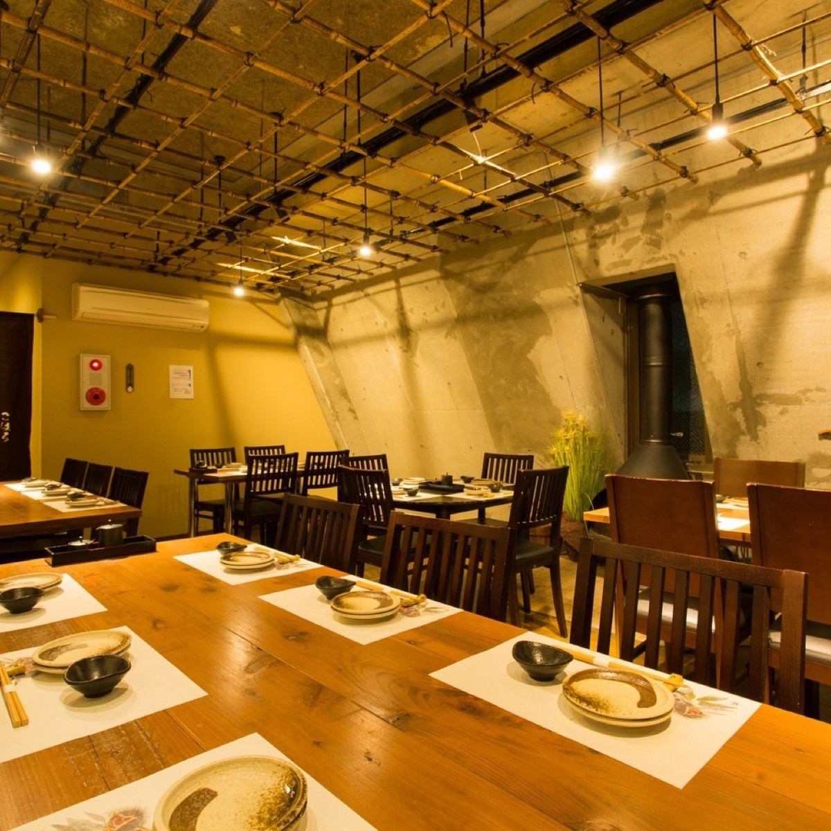 The private room with a calm sunken kotatsu is perfect for small group meals and drinking parties.