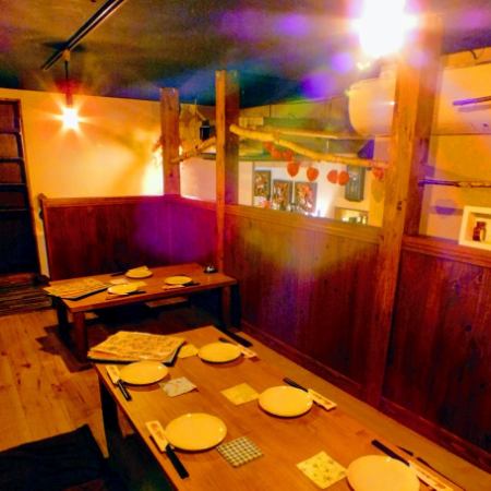 閣樓下面的一個桌子房間是一個半私人房間，非常適合與朋友一起參加waiwai派對【Banquet / Sagami Ono】