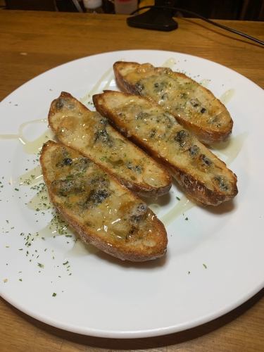 gorgonzola toast
