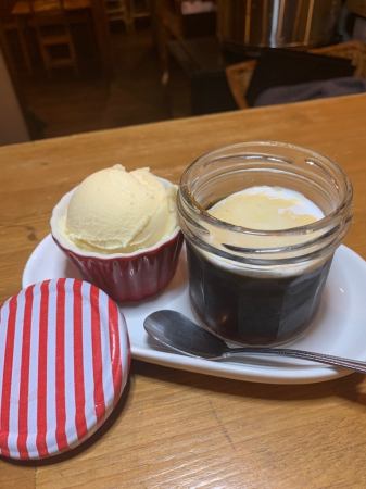 Vanilla ice cream and coffee jelly