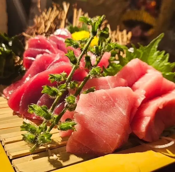 【迷ったらコレ頼めば間違いなし】必食!産地直送の新鮮魚介を満喫できる『刺身五点盛り』
