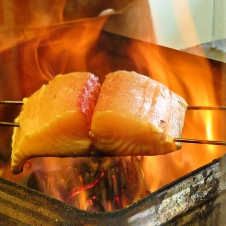 You can enjoy the famous straw-grilled dishes, exquisite side dishes, and the chef's proud obanzai!