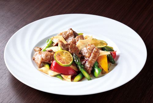 和牛ばら肉と彩り野菜の香辣醤炒め