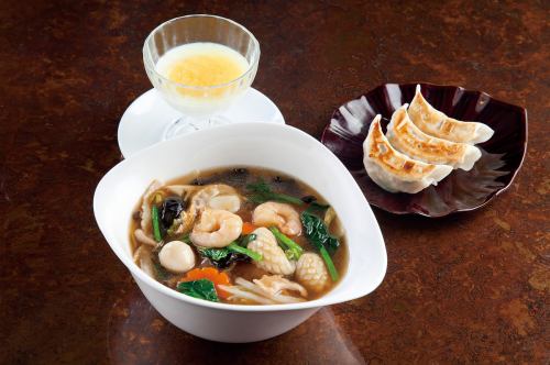 具沢山の五目つゆそばセット