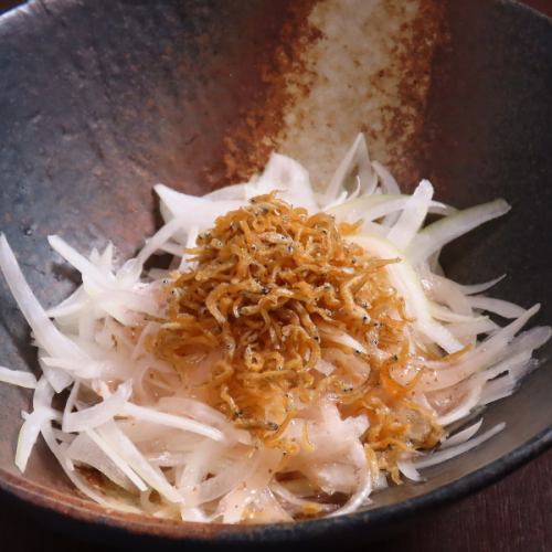 Crispy whitebait and onion salad (plum and shiso)