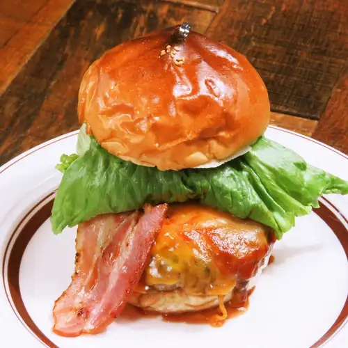 肉の旨みを豪快に味わう グラディスバーガー♪