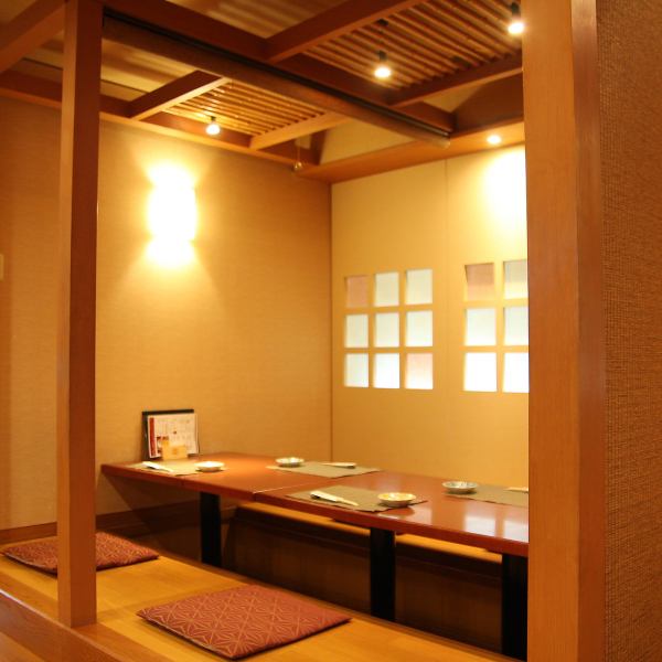 Private rooms for 2 to 60 people are perfect for various banquets.Enjoy traditional Kaga cuisine while relaxing in the tatami room.We are accepting reservations for banquets!