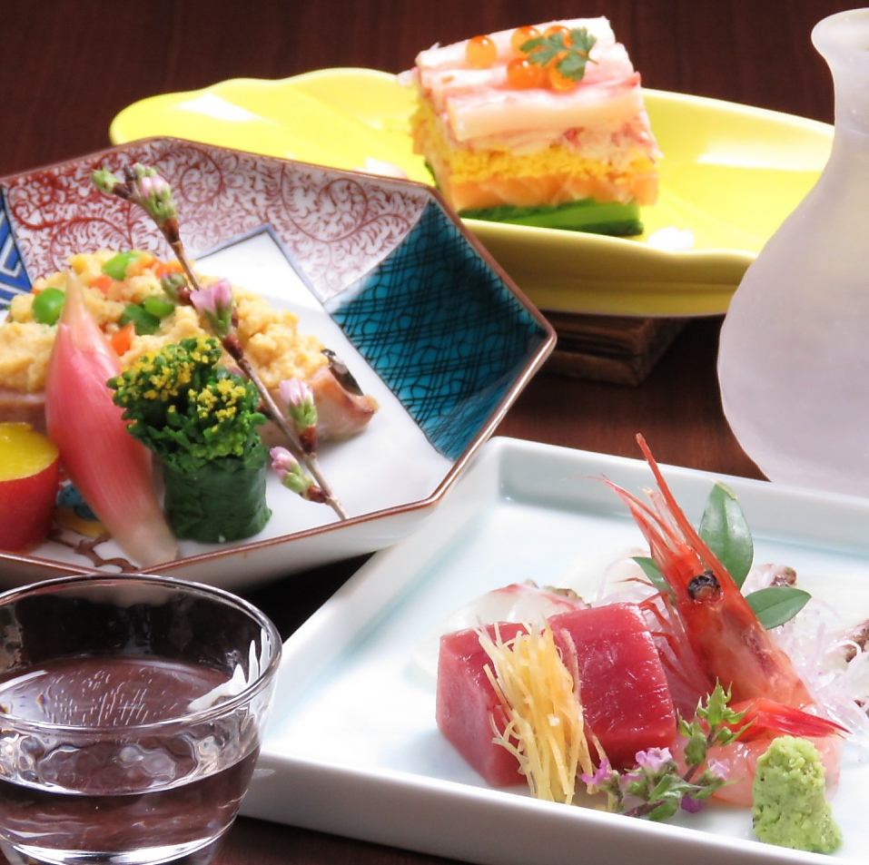 您可以享受日本海新鮮採摘的生魚片和時令烤魚！