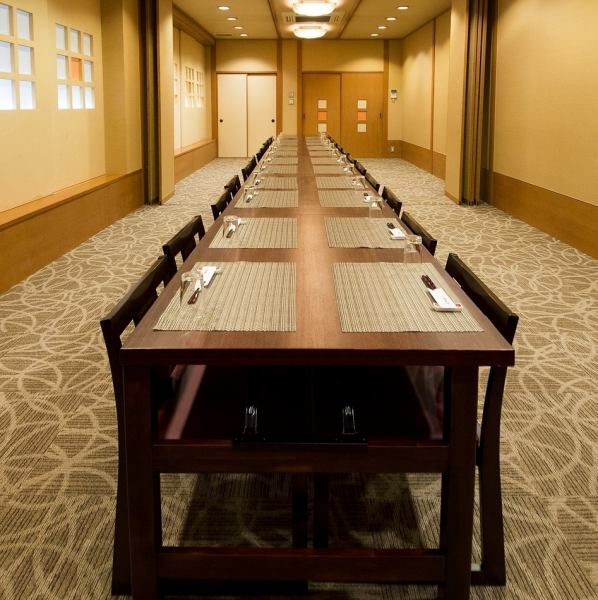 Our private rooms, which can accommodate from 6 to 60 people, are perfect for various banquets.Enjoy traditional Kaga cuisine while relaxing in a tatami room.We are now accepting reservations for banquets!