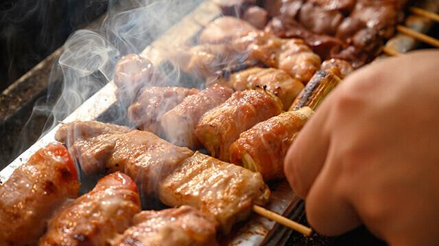 【備長炭で焼き上げる】自慢の焼き鳥