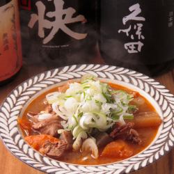 リピーター続出！お酒泥棒な「自家製もつ煮込み」