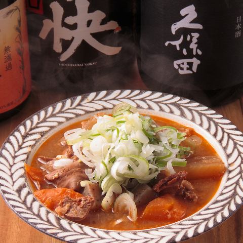 リピーター続出！お酒泥棒な「自家製もつ煮込み」