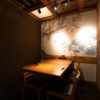 Spend some quality time with your loved ones at our table.With subdued lighting and seating that is just the right distance apart, you can enjoy a relaxing time just for the two of you.It has a casual, unpretentious atmosphere, making it perfect for a first date.We will create a special evening where you will naturally become closer to each other through delicious food and conversation.