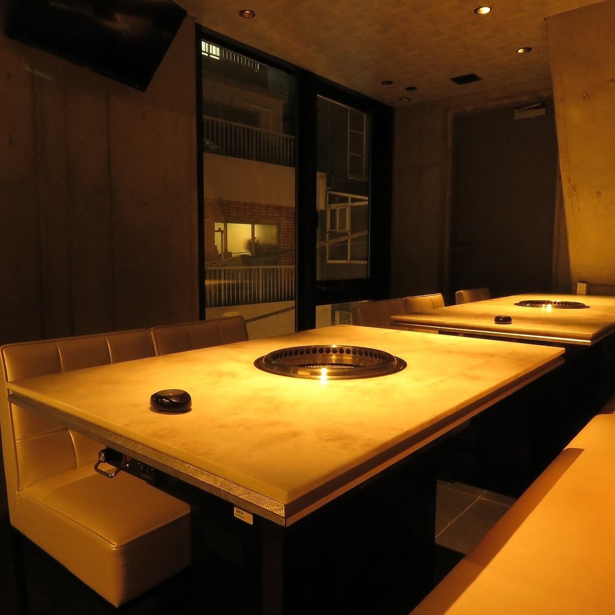[Private room for two] Enjoy a relaxing meal on the sunken kotatsu sofa...