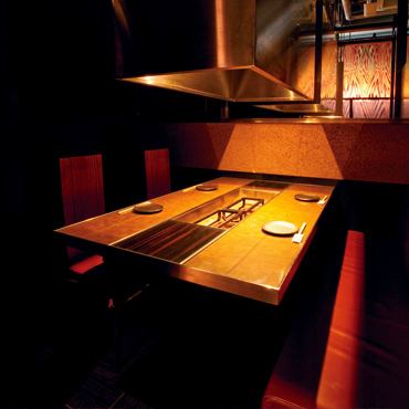 You can relax and enjoy your meal in all the private rooms.It can be used by private rooms for 2 people to groups of up to 40 people depending on the purpose.