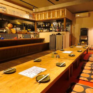 アットホームで居心地の良い座敷がございます！落ち着いた雰囲気は居心地が良く、ついついお酒が進んじゃいますよ♪軽めのおつまみからガッツリお食事まで、様々なシーンに合わせてご利用可能な、各種コースもご用意しております☆二次会や歓送迎会など、ご宴会の際はぜひ「見附オノマトペ」へお越しください♪