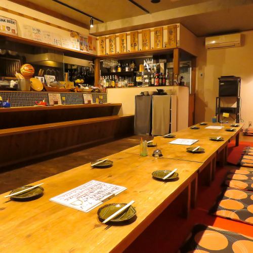 アットホームで居心地の良い座敷がございます！落ち着いた雰囲気は居心地が良く、ついついお酒が進んじゃいますよ♪軽めのおつまみからガッツリお食事まで、様々なシーンに合わせてご利用可能な、各種コースもご用意しております☆二次会や歓送迎会など、ご宴会の際はぜひ「見附オノマトペ」へお越しください♪