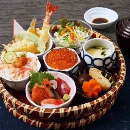 A popular seafood basket meal.Great for daytime drinking too.