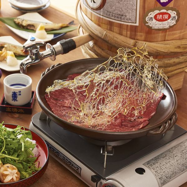 Golden sukiyaki course using Akita beef and eggs from Takita Poultry Farm, with all-you-can-drink local sake (30 varieties) 7,000 yen (tax included)