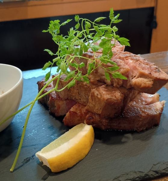 厚切りローストポークのステーキ