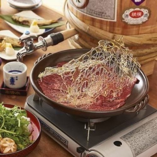 【プレミアム宴会】地酒30種飲み放題付金のすきやきコース。7000円(税込)