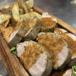 厚切りローストポーク ガーリックバター醤油ソース 6枚切り