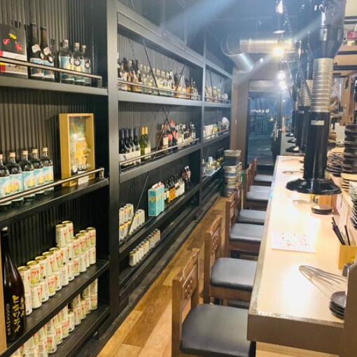 【カウンター席】1～2名様でご利用頂けるカウンター席もご用意しております！目の前では当店名物店長とのお話が楽しめちゃう、アットホームな雰囲気が味わえるお席です☆おいしい焼き方も詳しく聞けちゃいますのでぜひお気軽にお声かけ下さい◎デートや、お友達同士のお食事にもおすすめ！