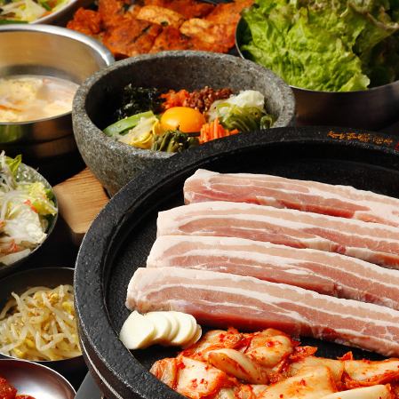 元気出ます サムギョプサルを含む韓国料理10種食べ放題 1分飲み放題付4378円 韓豚屋 新横浜店