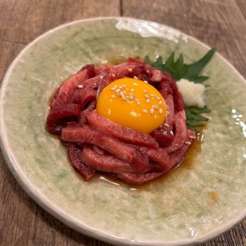 [Special cut of outstanding freshness] Beef tongue yukke