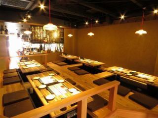 Raised sunken gotatsu seating.It is located on a higher level so you can see the whole store.