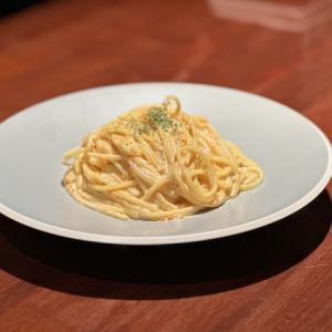 ウニとトビコのクリームパスタ