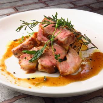 骨付き仔羊の炙り焼き アンチョビソース