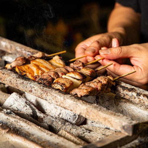 炭火の高火力で焼き上げたやきとんをぜひ!