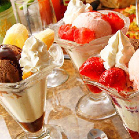 Enjoy chocolate and fruit while watching sports ☆ We have parfaits that are very popular with women ♪