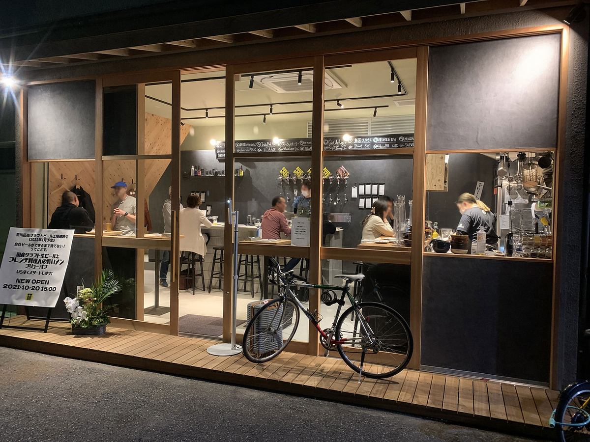 壁には12個のタップを設置!提供しているクラフトビールは日によって変わります!