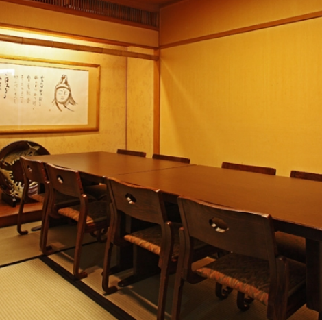 There are 4 private rooms, large and small! You can relax with your family and friends ♪