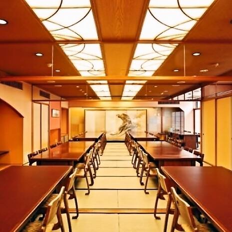 《宴会におすすめ》最大宴会人数60名様でのご宴会が可能◎全体を見渡せる空間は主役のいる宴会にも便利です♪大型宴会もお任せください！会社宴会や各種季節イベントはもちろん、ご家族でのプライベート利用とも相性◎幅広いシーンに大活躍のお席となっております！三宮駅から 徒歩5分！ご予約・ご相談はお気軽に店舗まで♪