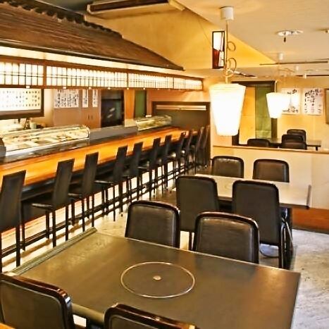 <p>総席数は114名様！気軽なご家族との食事や、お仕事終わりの同僚との一杯にも役立つお席を完備！お座敷席やカウンター席などご利用シーンに合わせたお席をご用意しております。少人数でもグループでの利用でも慶事祝事でも、様々なシーンに対応できるお店となっております。ご不明な点はお気軽にご相談ください♪</p>