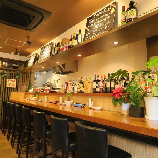 Casual and cozy counter seats.The atmosphere is calm, somewhere at home ♪ You can relax alone, so please enjoy the master's specialty pasta / pizza! We also accept online reservations ☆
