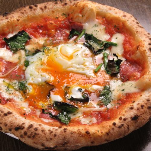 ≪Naples type fluffy pizza ◇ Bismarck 1188 yen (tax included) ≫ The soft-boiled egg is irresistible !!