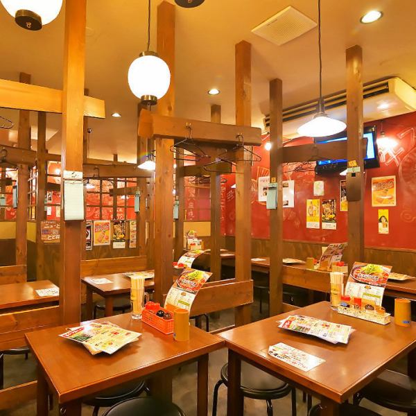 Our popular izakaya with a nostalgic atmosphere is always crowded with office workers on their way home from work.