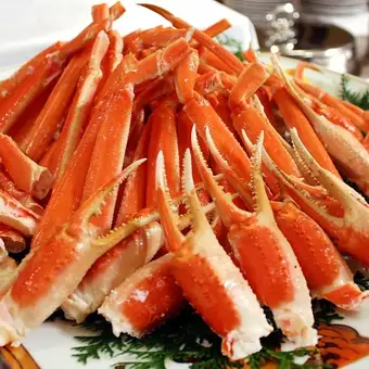 蒸しズワイ蟹＆牛ホル鍋付きマグロと巻き寿司付きどてやプレミアコース　飲放付6,600円→6,100円