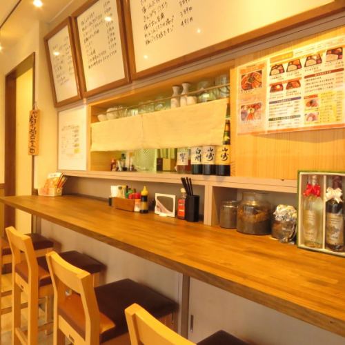 There is a counter seat so one person ~ I am waiting! Please go to Saku rice ♪